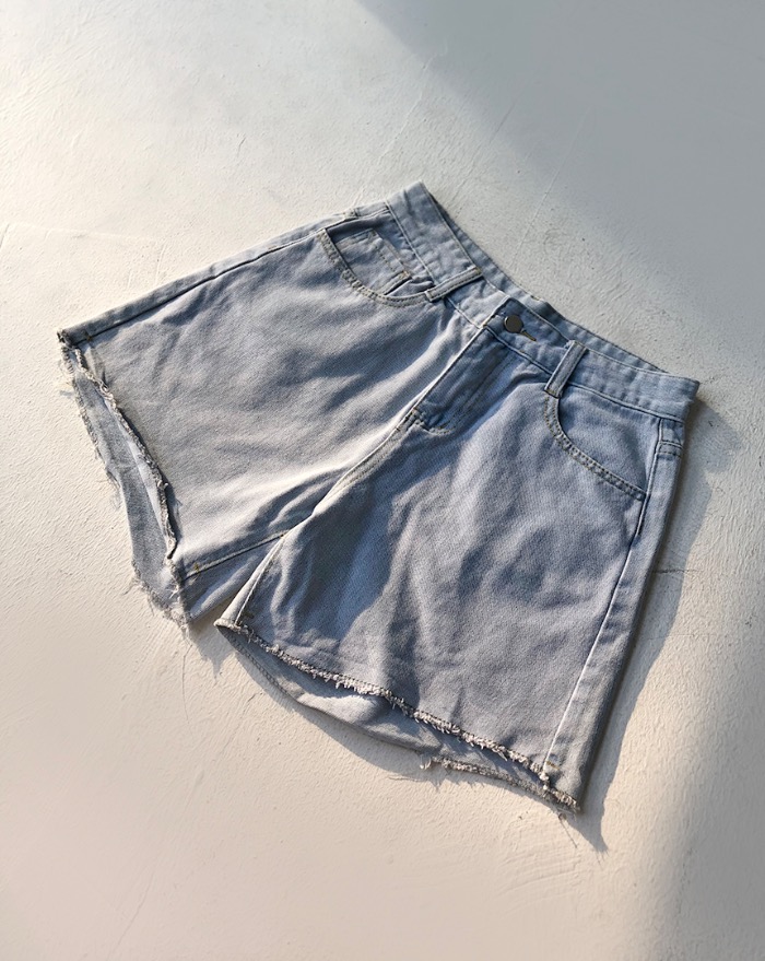 [60%] washing denim cut short pants