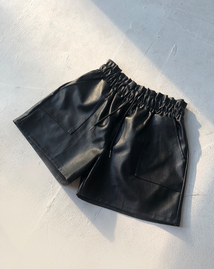 [50%] leather pocket short pants